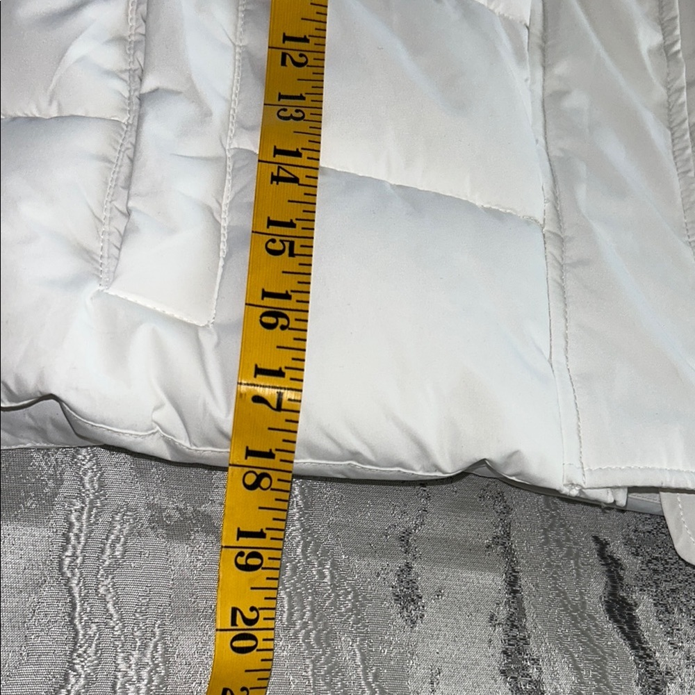 Garage Women's White Quilted Vest - Picture 4 of 14